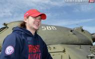 Хоккеисты сборной России покатались на танках Новости
