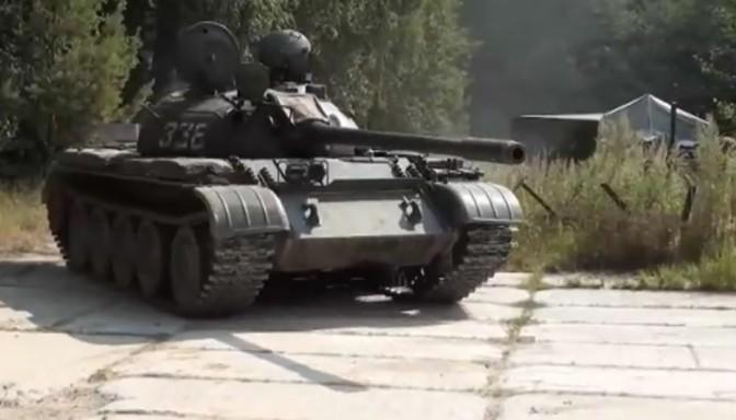 Латвийцев напугал русский на танке Т-55 Новости