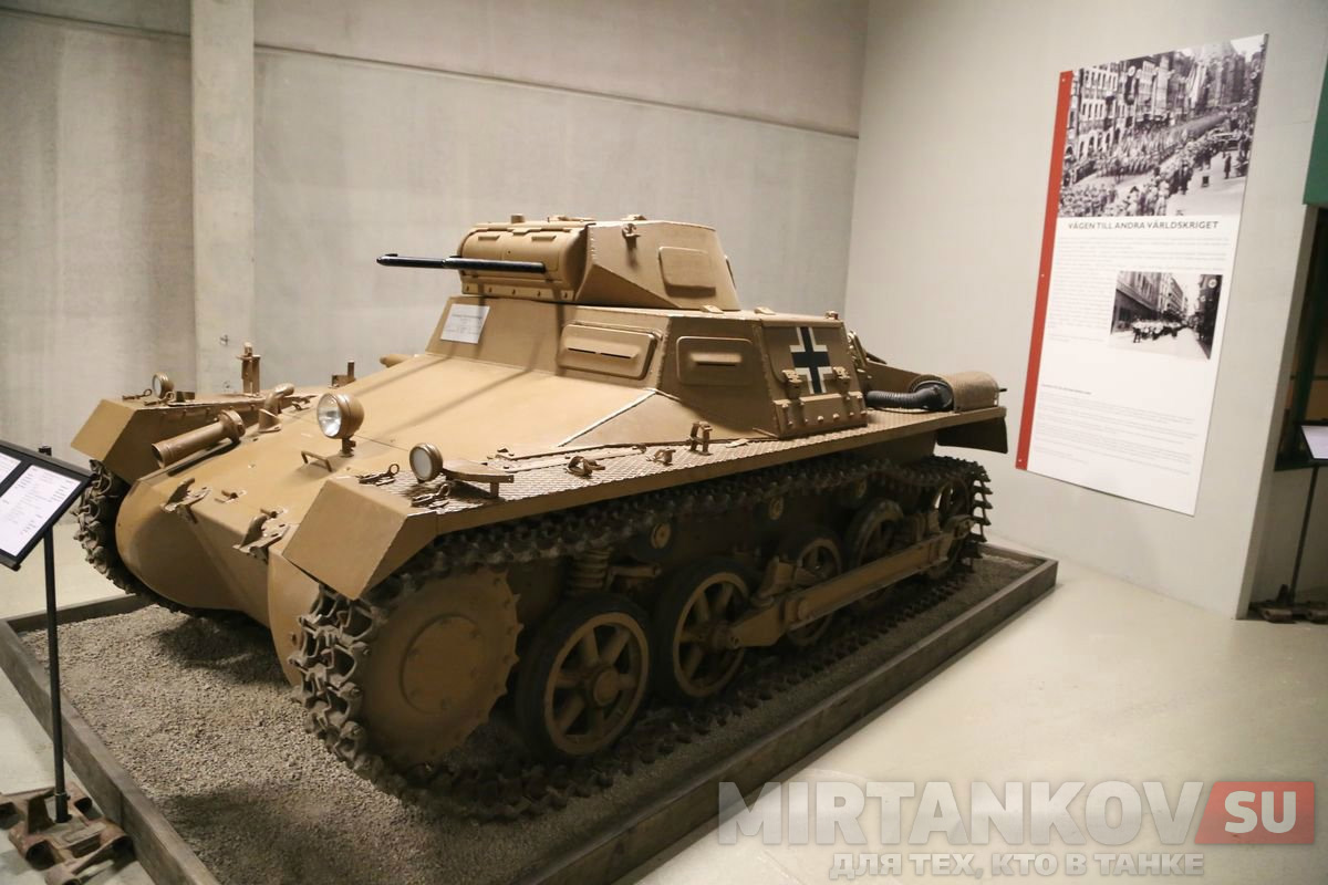 выставочный экспонат танка в швеции