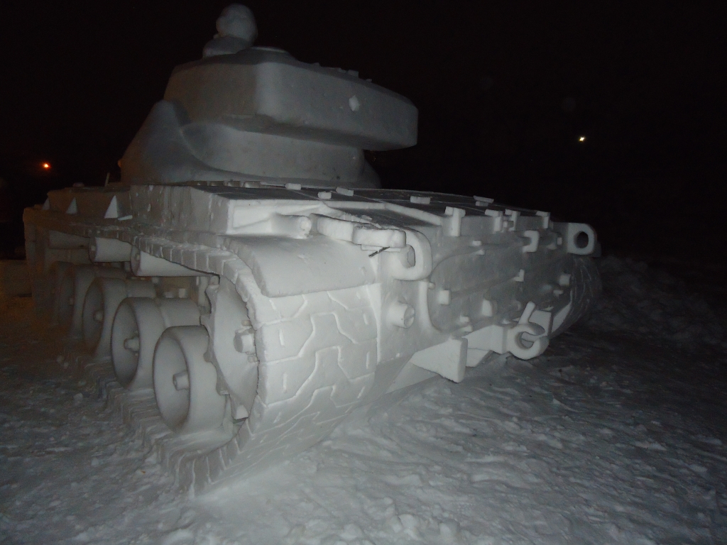 танковик 2014 танк из снега